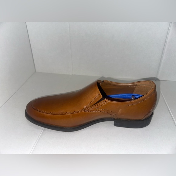 Clarks Men\'s Brown Leather Slip-Ons size 8 1/2W.      (#144)